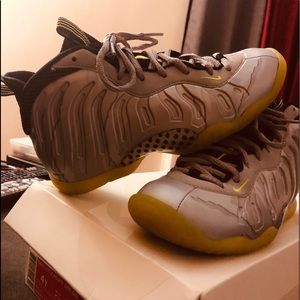 Nike size 4 y Foamposites.